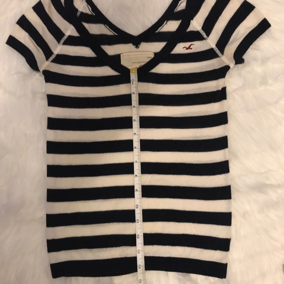 ✨Hollister Blue and White shirt ✨SZ (M) - Picture 4 of 6